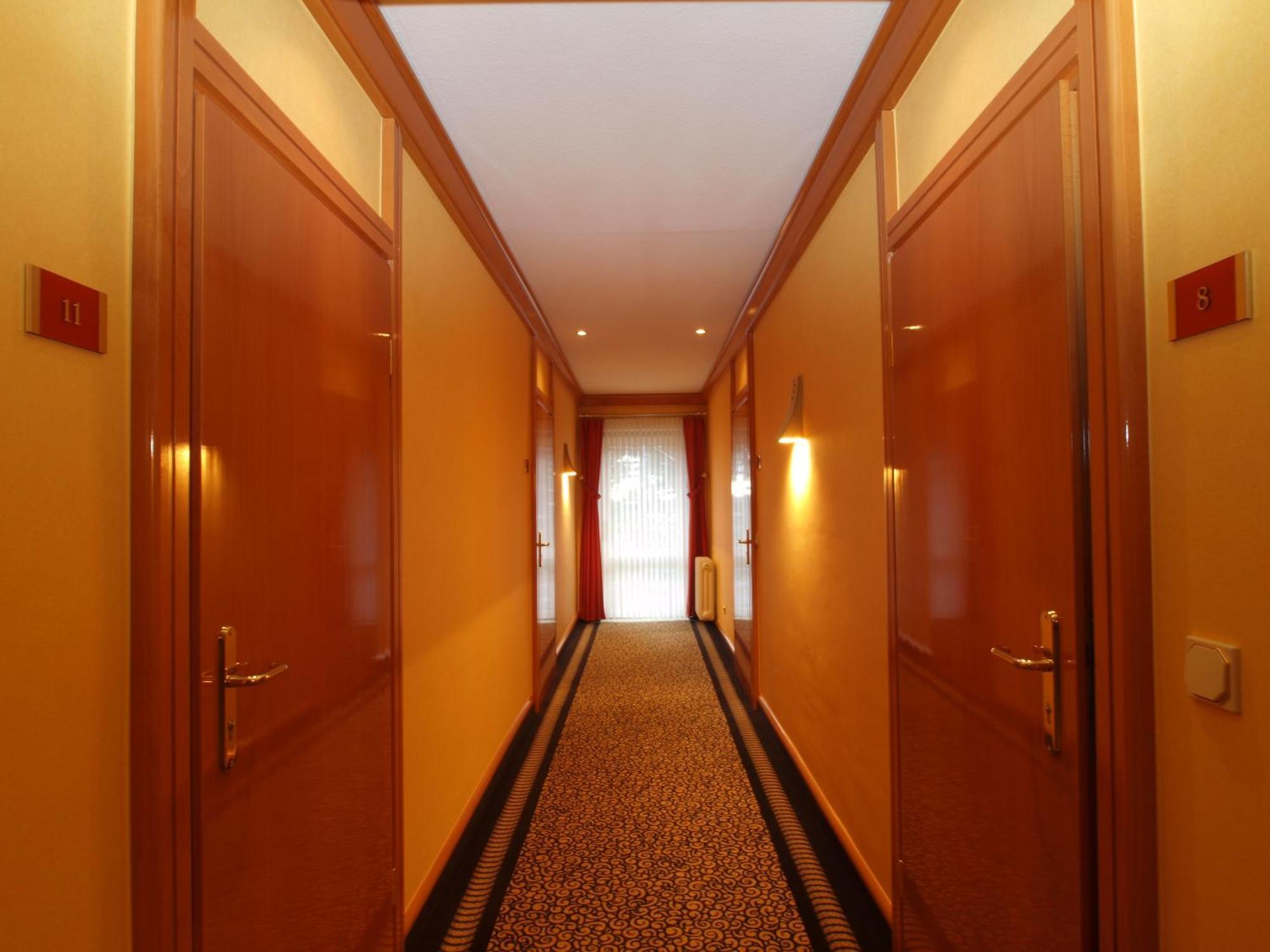 Hotel Matthias Gnarrenburg Bagian luar foto