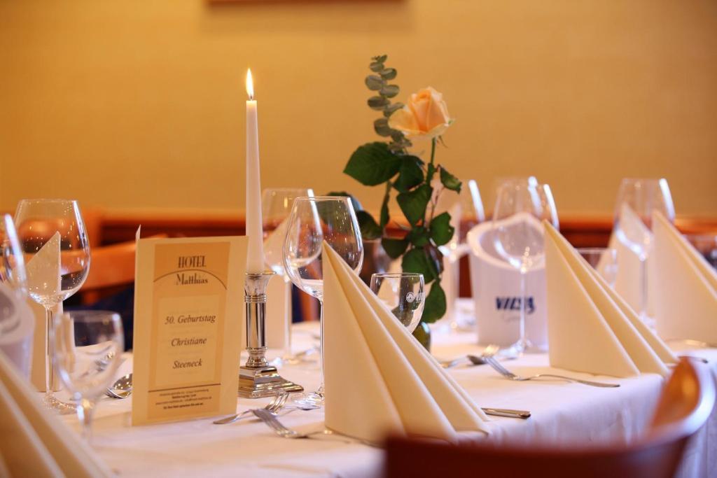 Hotel Matthias Gnarrenburg Bagian luar foto