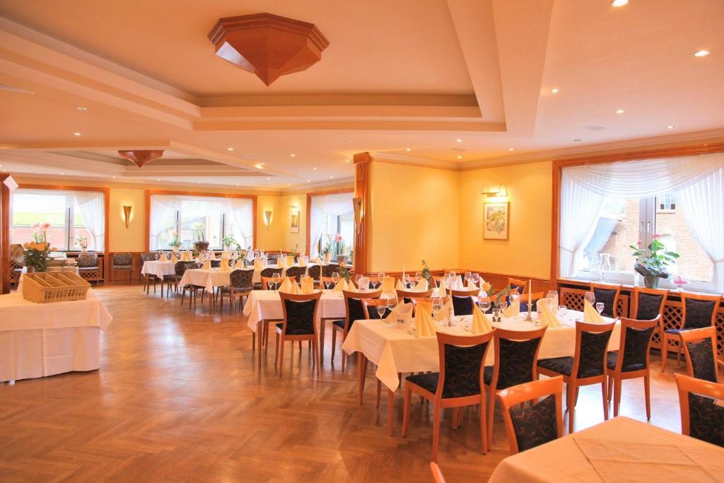 Hotel Matthias Gnarrenburg Bagian luar foto