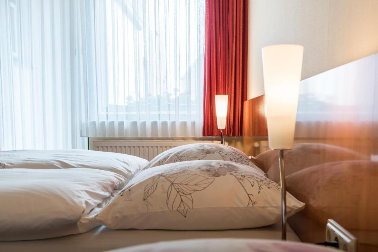 Hotel Matthias Gnarrenburg Bagian luar foto