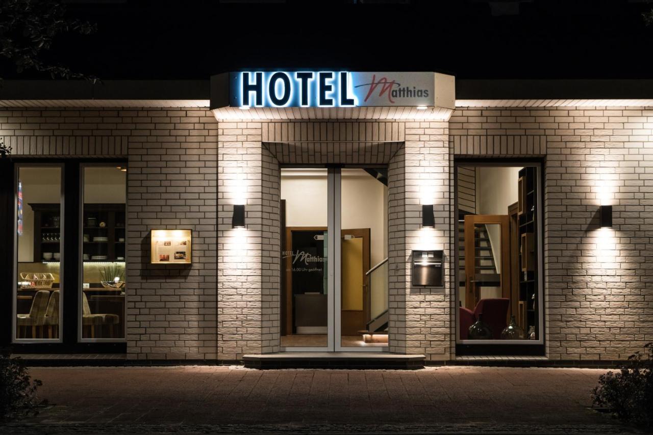 Hotel Matthias Gnarrenburg Bagian luar foto